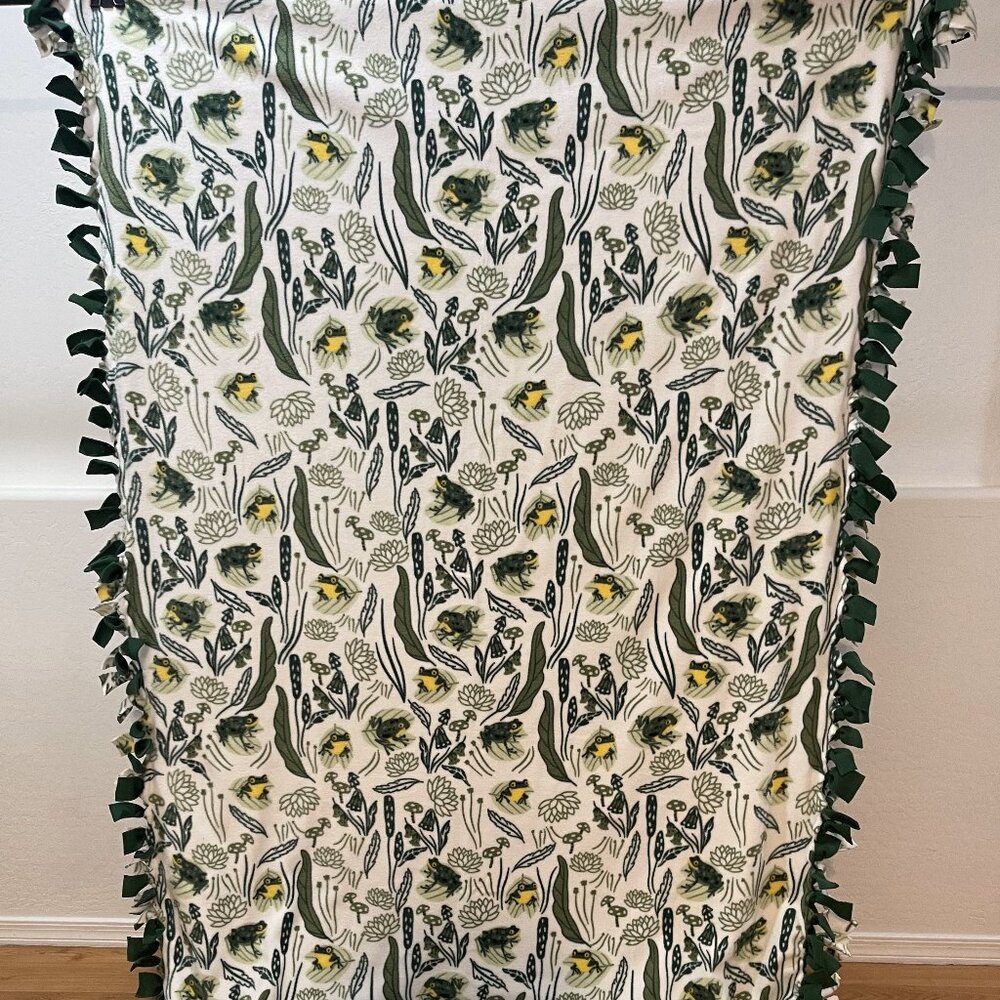 Green & White Frog Double-sided Fleece Blanket Throw #21 (46in W X 65in L)